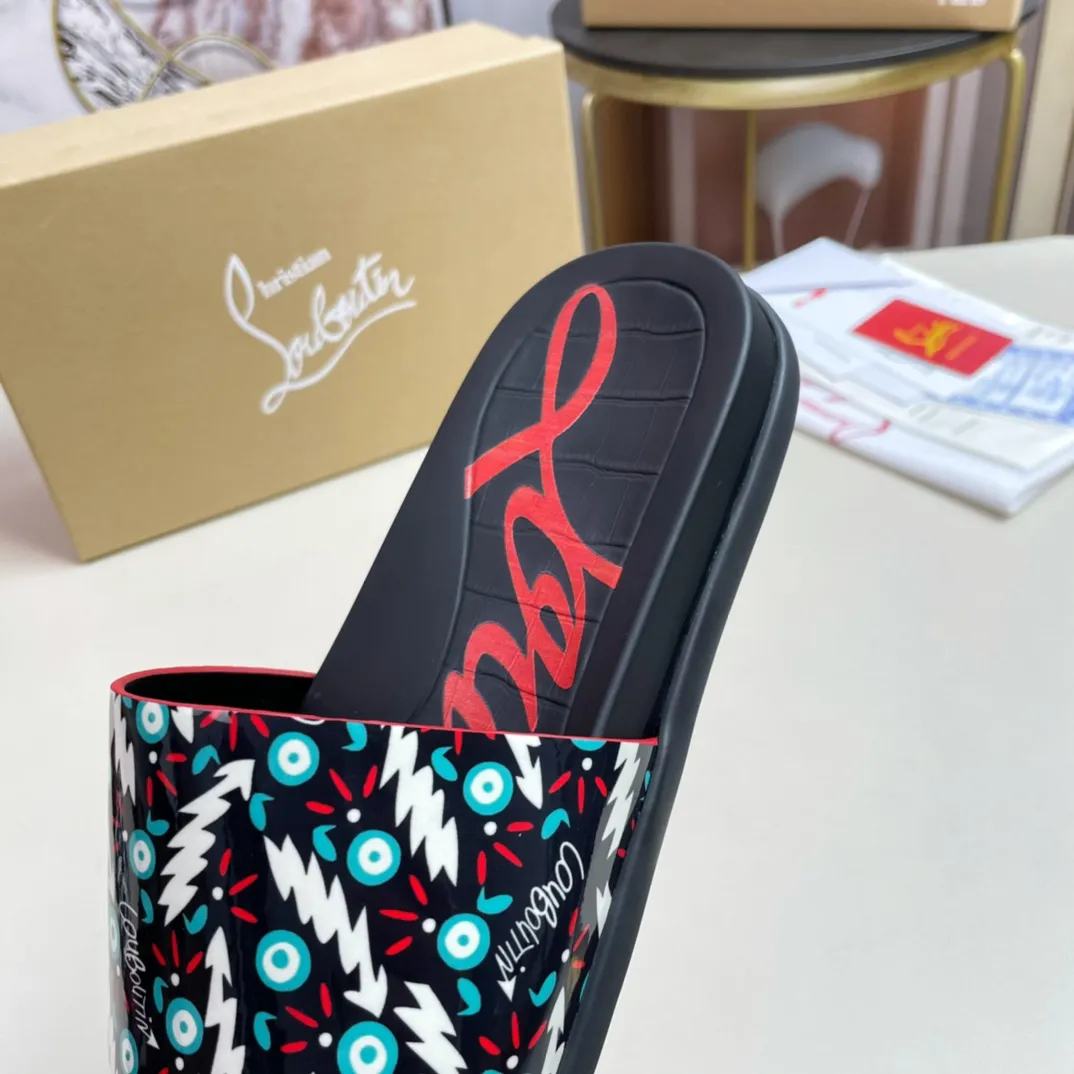[CL red sole shoes] P: 300💰 size 38-45 Men's classic slippers, made on the official website 1:1, the original factory specializes in original materials ➖ OEM 3D printing pattern production ➖ Ultra-light non-slip outsole. Super fashionable and super comfortable, handsome on the feet, a must-have for men in summer! !